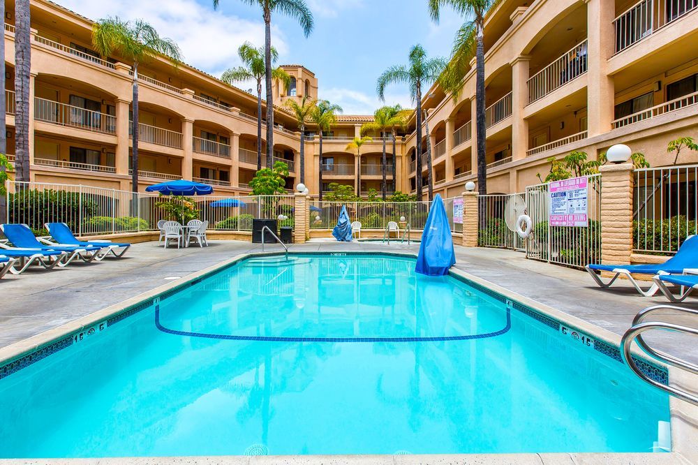 Hotel Express Mira Mesa By Ihg 2*